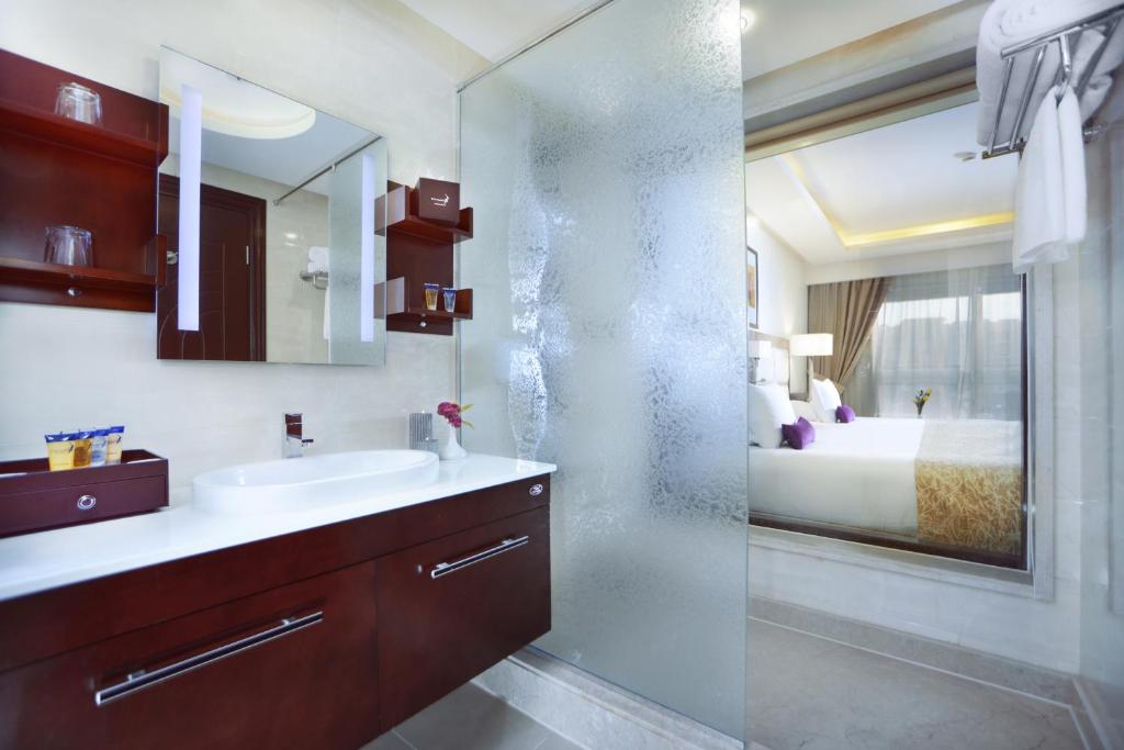 Pickalbatros White Beach Resort