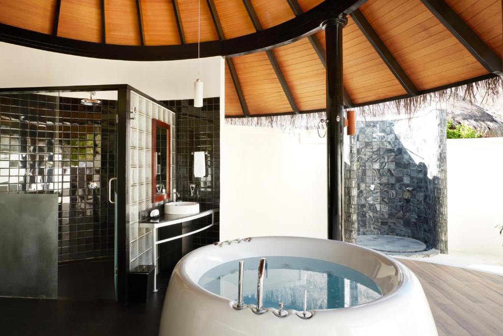 Sun Siyam Iru Fushi with Free Transfer