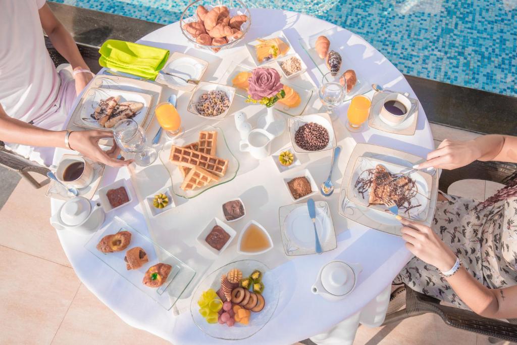 Pickalbatros White Beach Resort