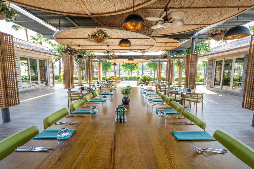 Lara Barut Collection-Ultra All Inclusive