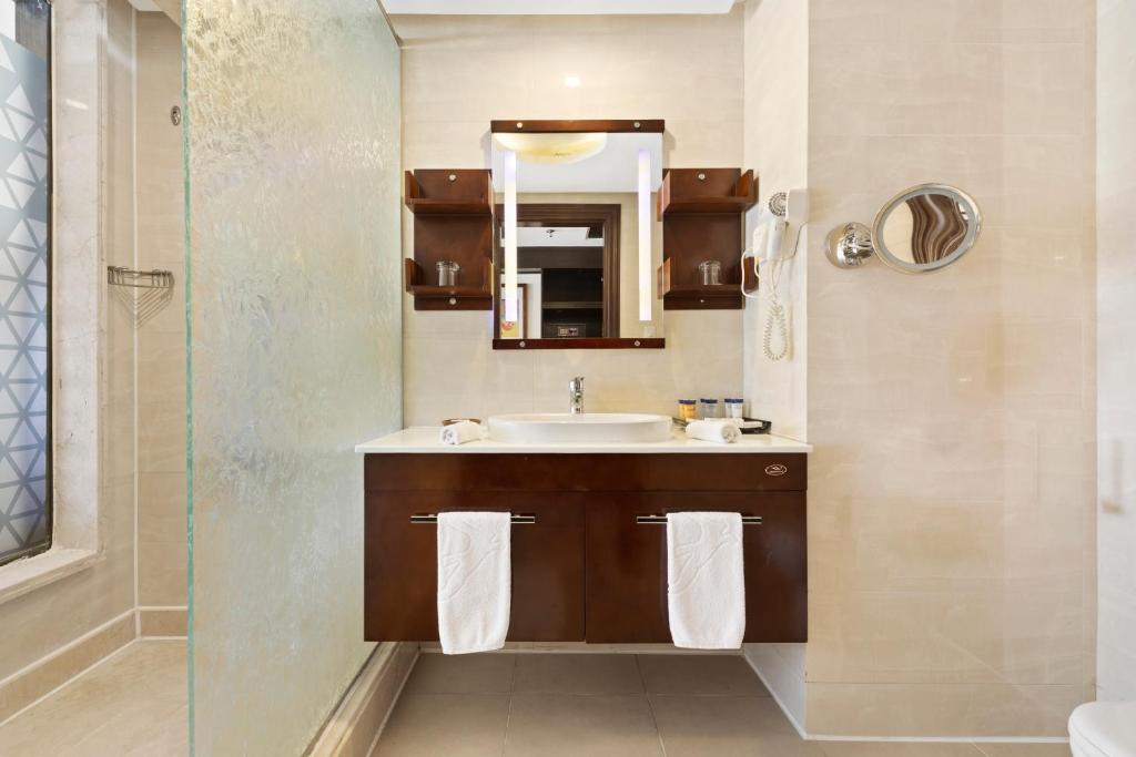 Pickalbatros White Beach Resort