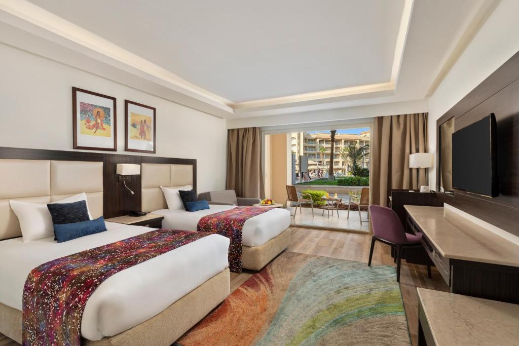 Pickalbatros White Beach Resort