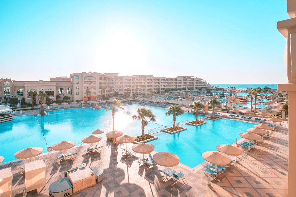 Pickalbatros White Beach Resort