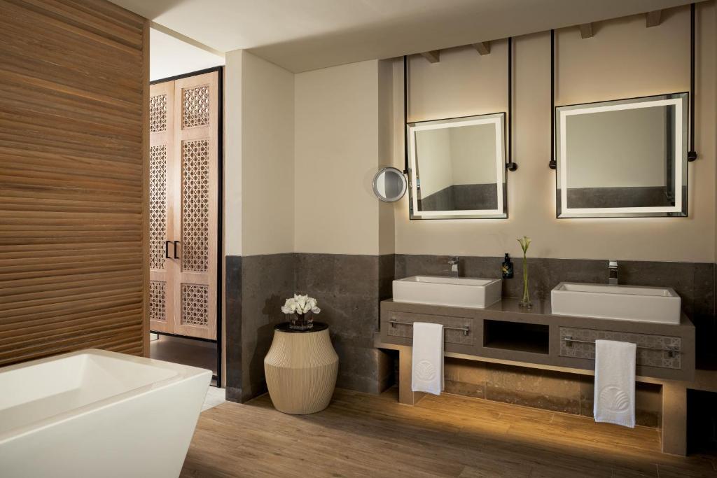 Saadiyat Rotana Resort and Villas