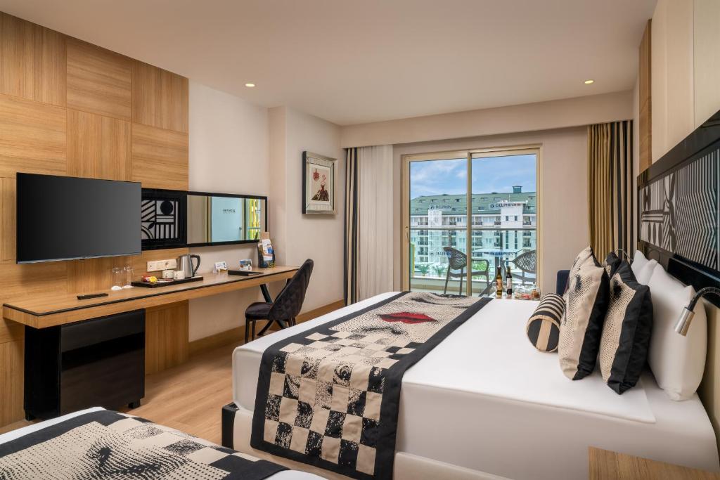 Delphin Imperial Lara