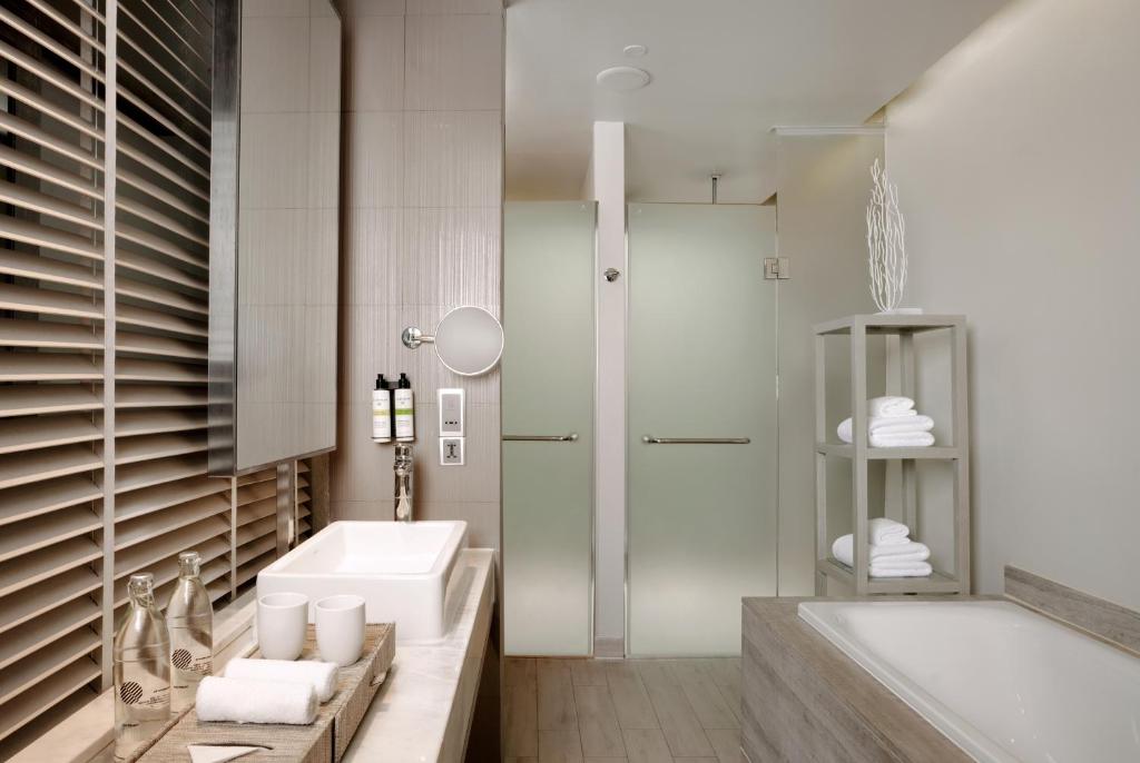 Pullman Phuket Arcadia Naithon Beach