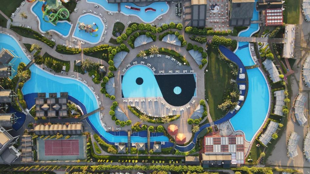 Limak Lara Deluxe Hotel & Resort Antalya