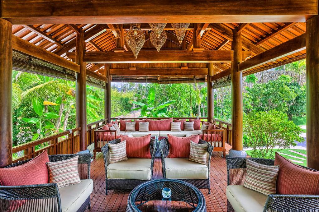 Salinda Resort Phu Quoc — Sparkling Wine Breakfast