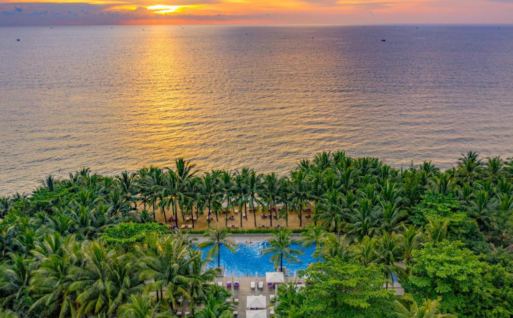 Salinda Resort Phu Quoc — Sparkling Wine Breakfast