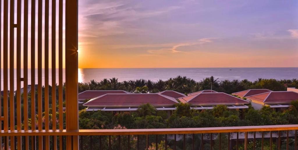 Salinda Resort Phu Quoc — Sparkling Wine Breakfast