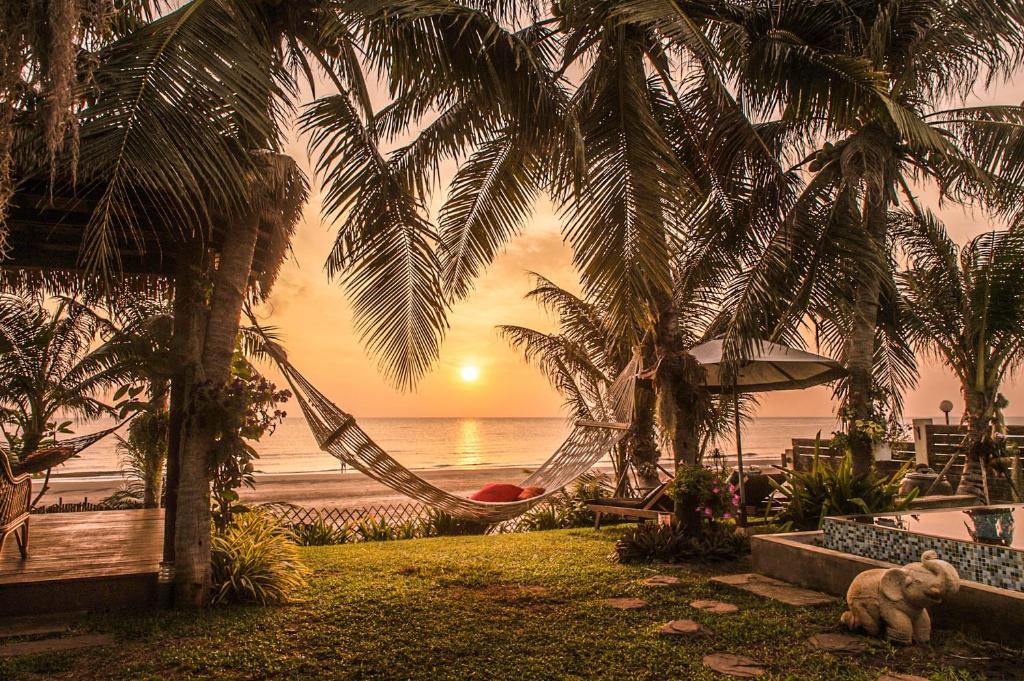 Baan SanSuk Pranburi — Beach Front & Pool Villa