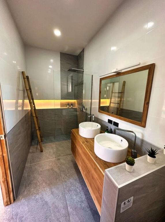 Villa CHARLOTTE — SEAVIEW 4 Bedrooms