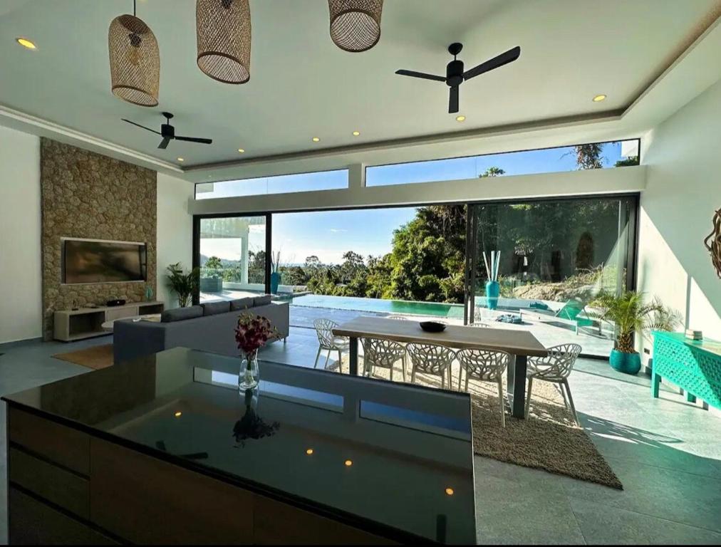 Villa CHARLOTTE — SEAVIEW 4 Bedrooms