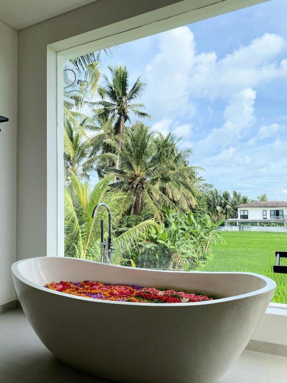 Luxury 3BR Villa With Private Rice Field View — Hubuddha III