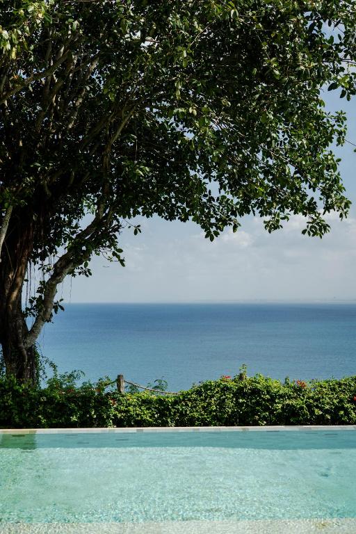 Villa Selatan Oceanfront Cliffside Sunset Pool